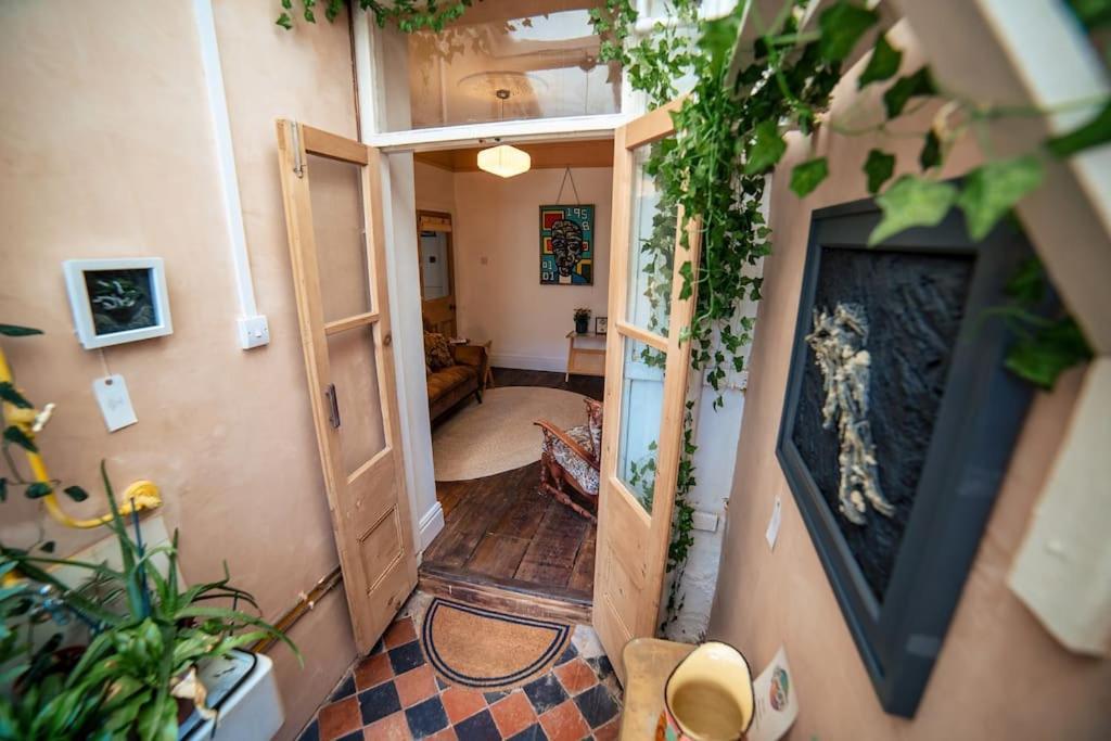 Glenroy Arts Gallery Meets Living Space Кардиф Екстериор снимка